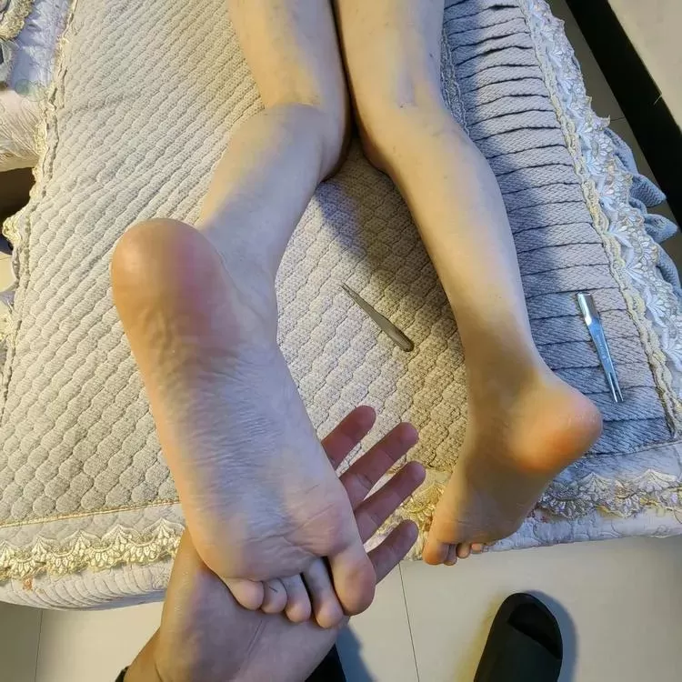 【原创】最爱小学妹约到家里tk玩tian嫩足，第四部 1.webp