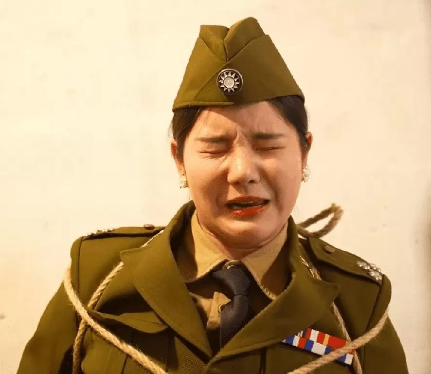 《破零行动1》-女军统被特务团灭，对长官逼供，TK镜头不少 (9).webp