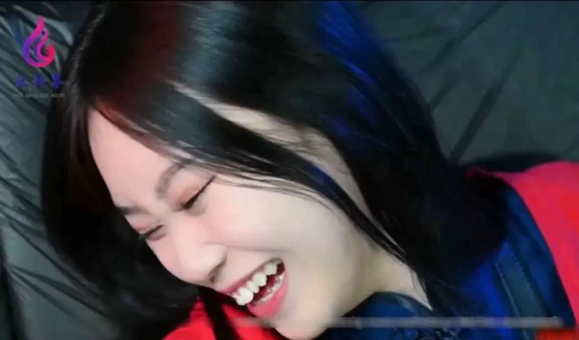 SIYUJIE丝语界 《濒临底线》 尔尔 (3).webp