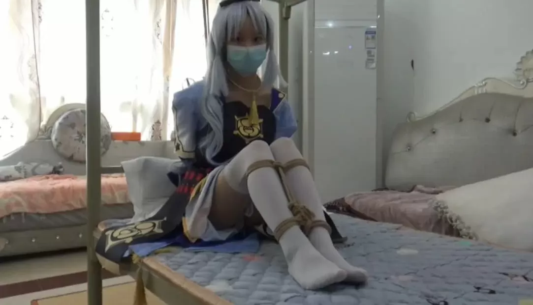 【琳媚】COS 神华 过膝白袜 捆绑tk (1).webp