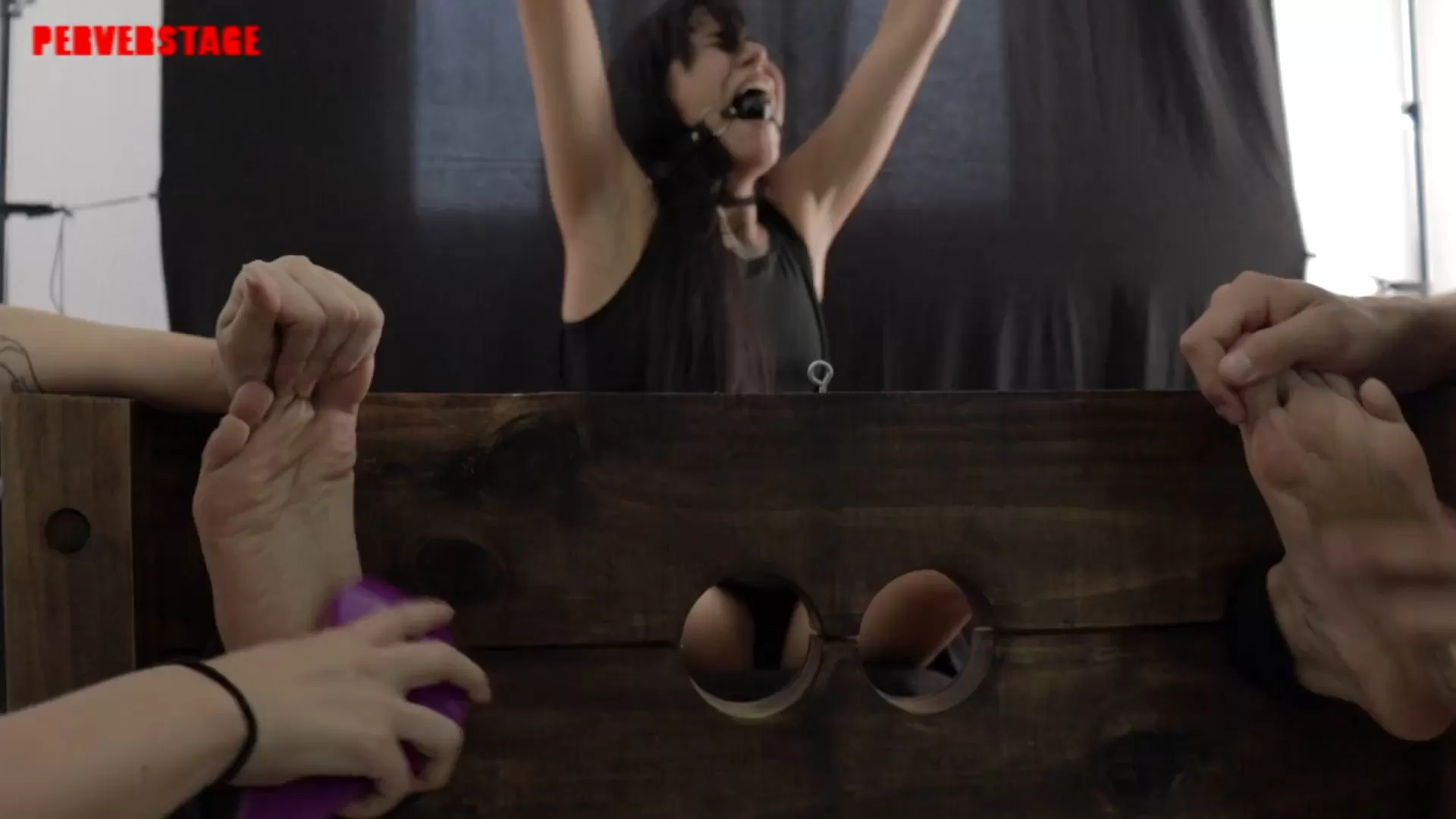 Perverstage – Claudia her Soles Oiled and Tickled.mp4_snapshot_01.43.370.webp