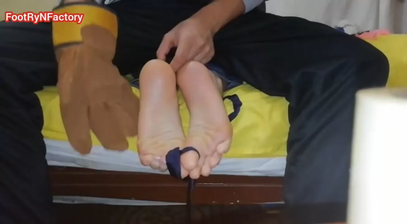 Perverstage – Beautiful Feet of a Costa Rican Gammer Again.mp4_snapshot_03.39.671.webp