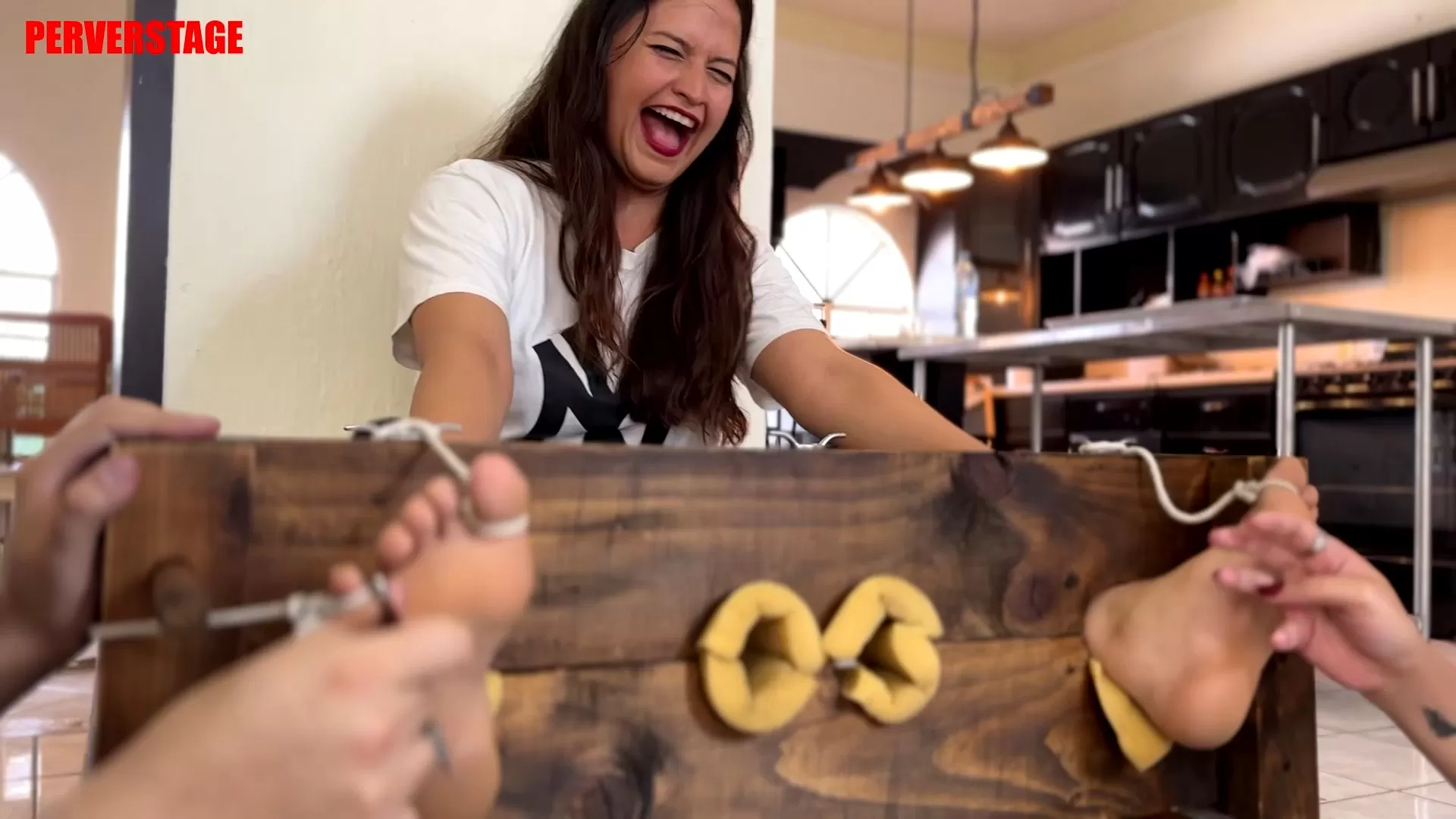 Perverstage – Amazon girl with extremely ticklish feet.mp4_snapshot_05.25.358.webp