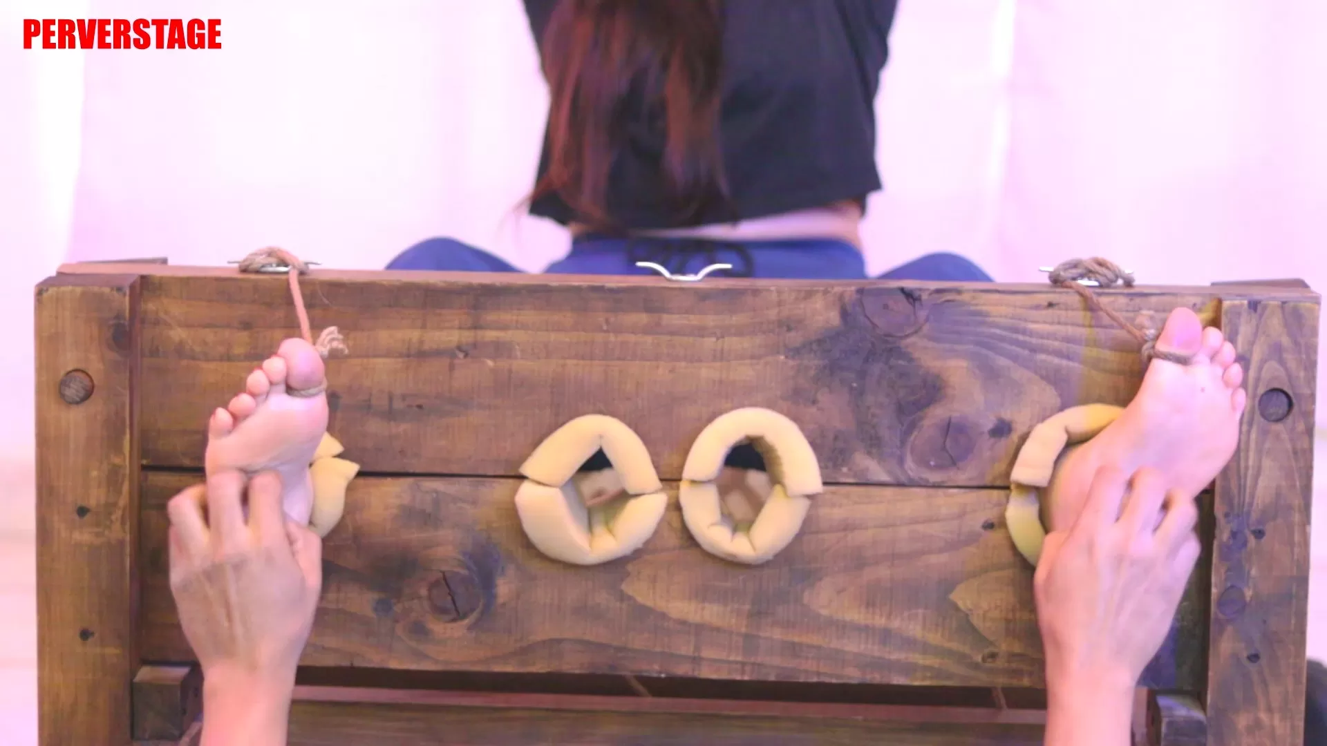 Perverstage – Foot Size 5 Stuck in the Stock.mp4_snapshot_16.32.691.webp