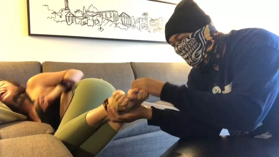 TheBKTickler - Karly's tickle torture - feet (part 1) .mp4_snapshot_05.08.333.webp