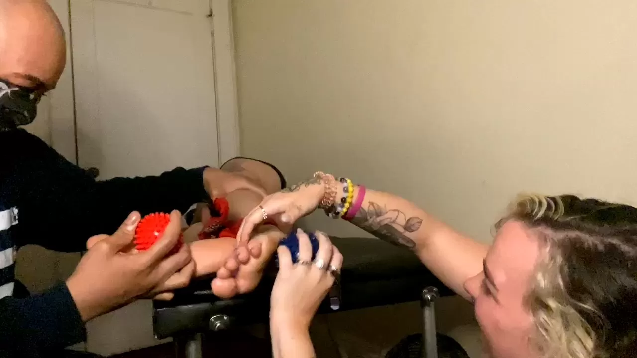 TheBKTickler – EMILY VS SARA EMILY’S TICKLE TABLE DEBUT – PART 2.mp4_snapshot.webp