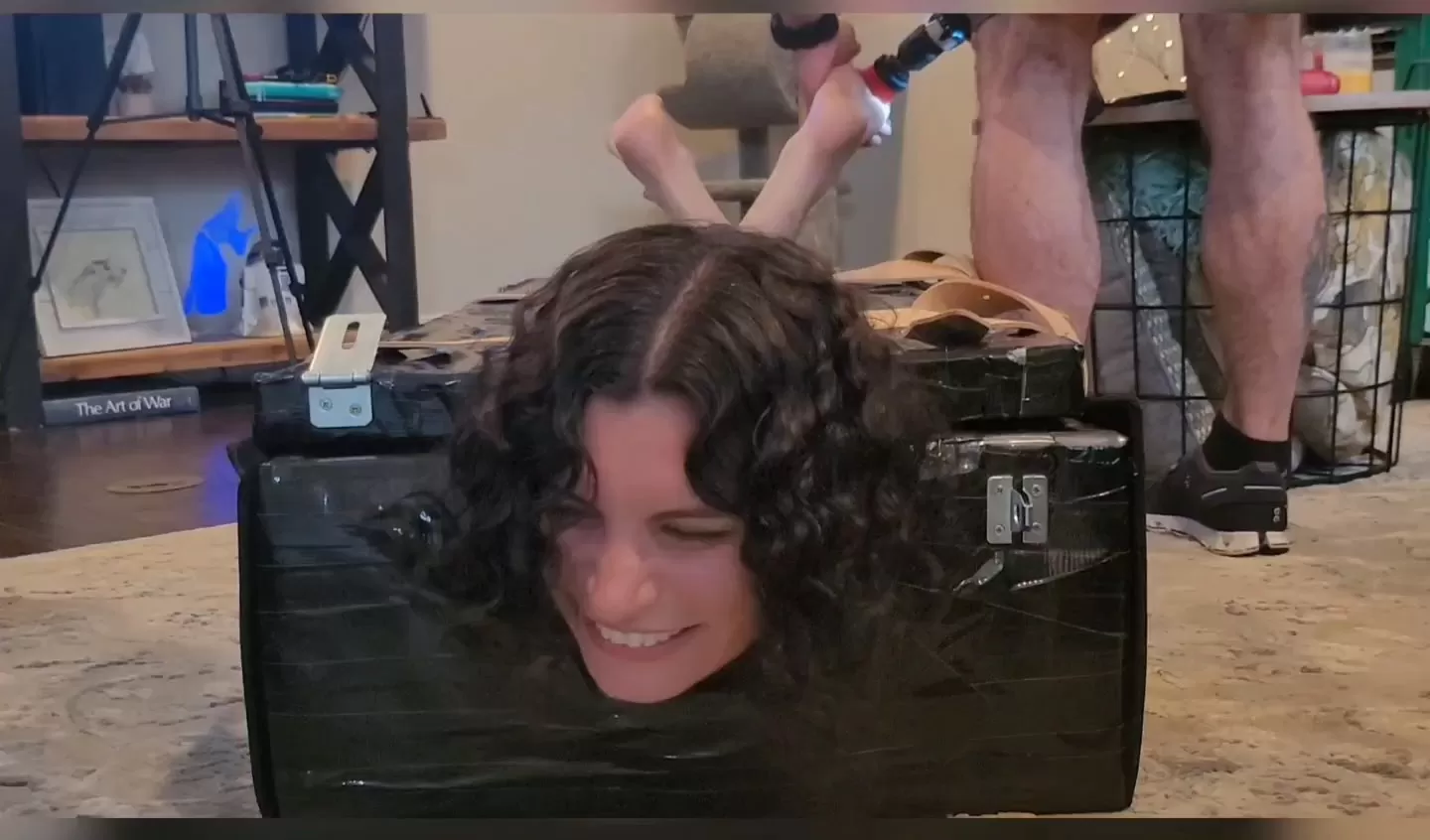 Fettish – Bella Luxx in HOSTickEL.mp4_snapshot_04.04.000.webp