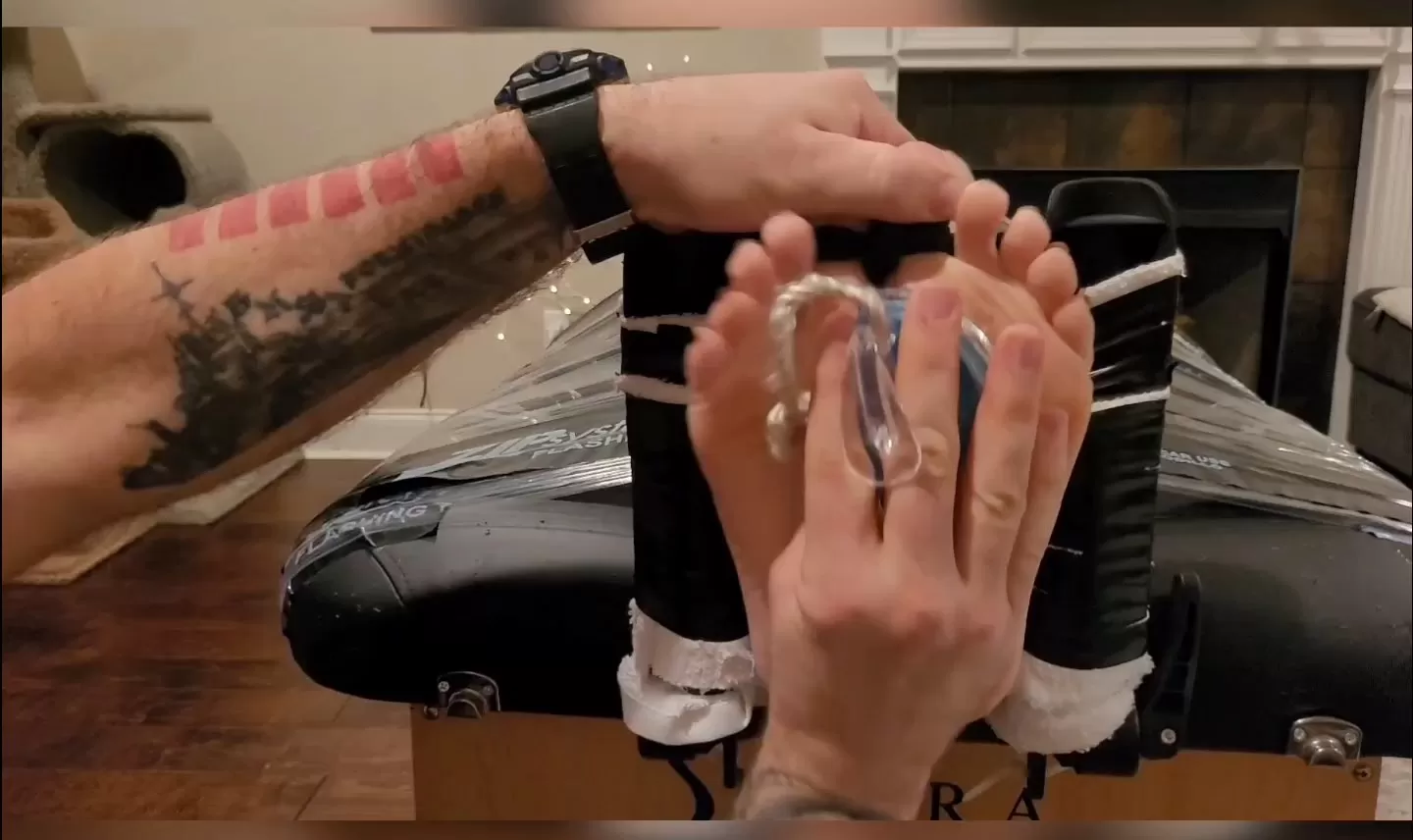 Fettish – Jiggle and Giggle.mp4_snapshot_02.47.000.webp