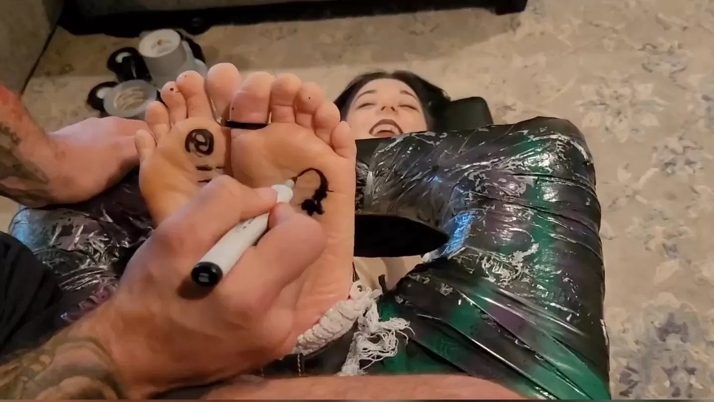 Fettish – Jokers Throne – Violet Gein.mp4_snapshot_11.40.000.webp