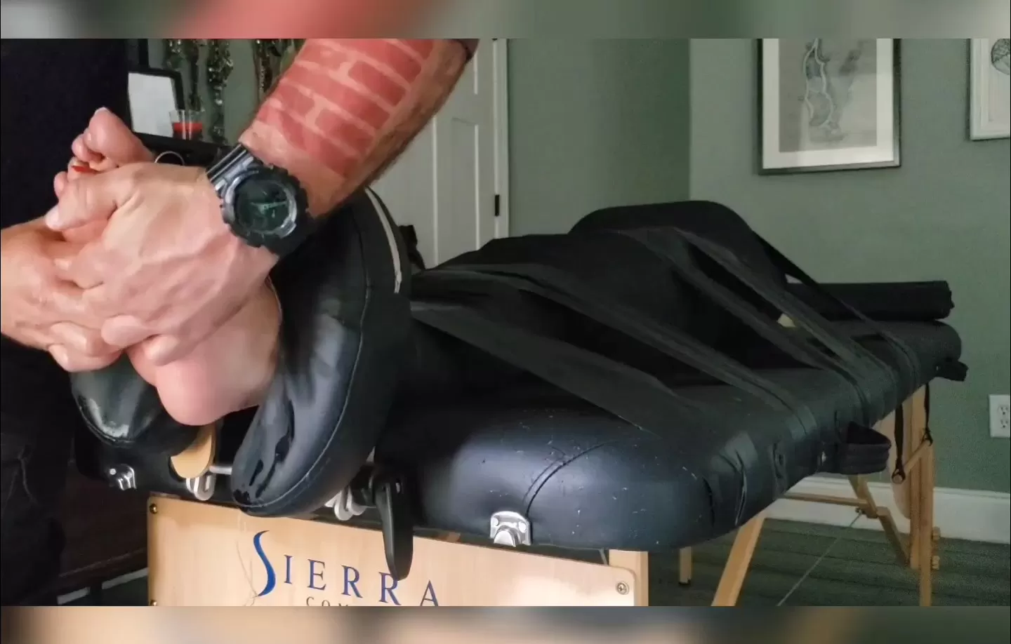 Fettish – Saras Intense Tickling.mp4_snapshot_08.43.000.webp