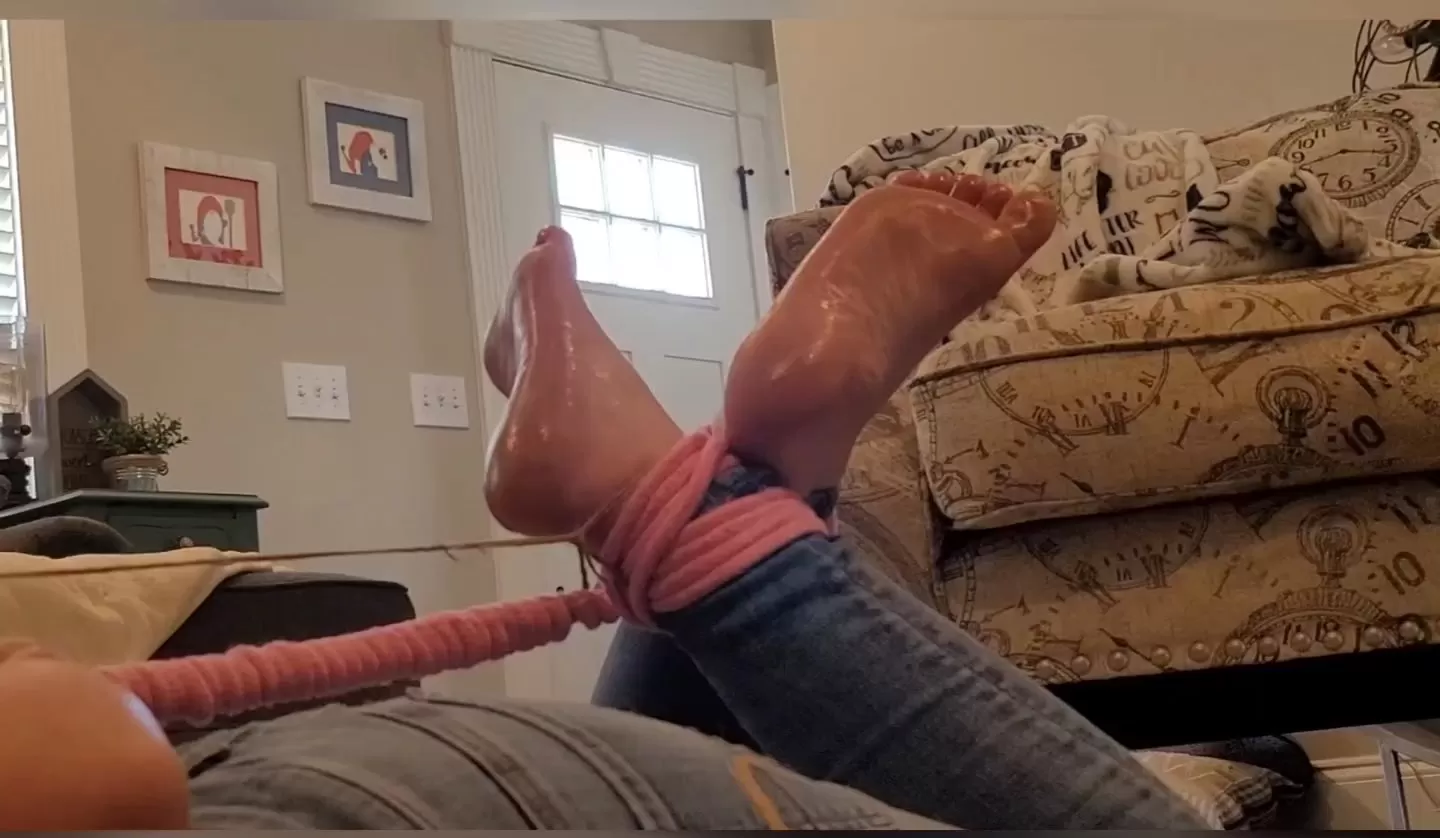 Fettish – Tickle Trivia.mp4_snapshot_07.17.000.webp