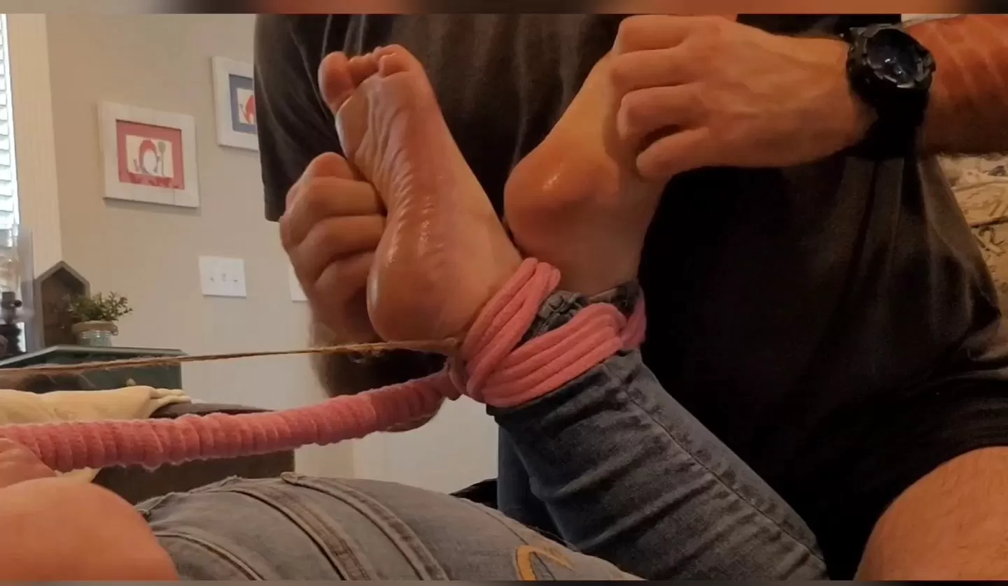 Fettish – Tickle Trivia.mp4_snapshot_08.03.000.webp