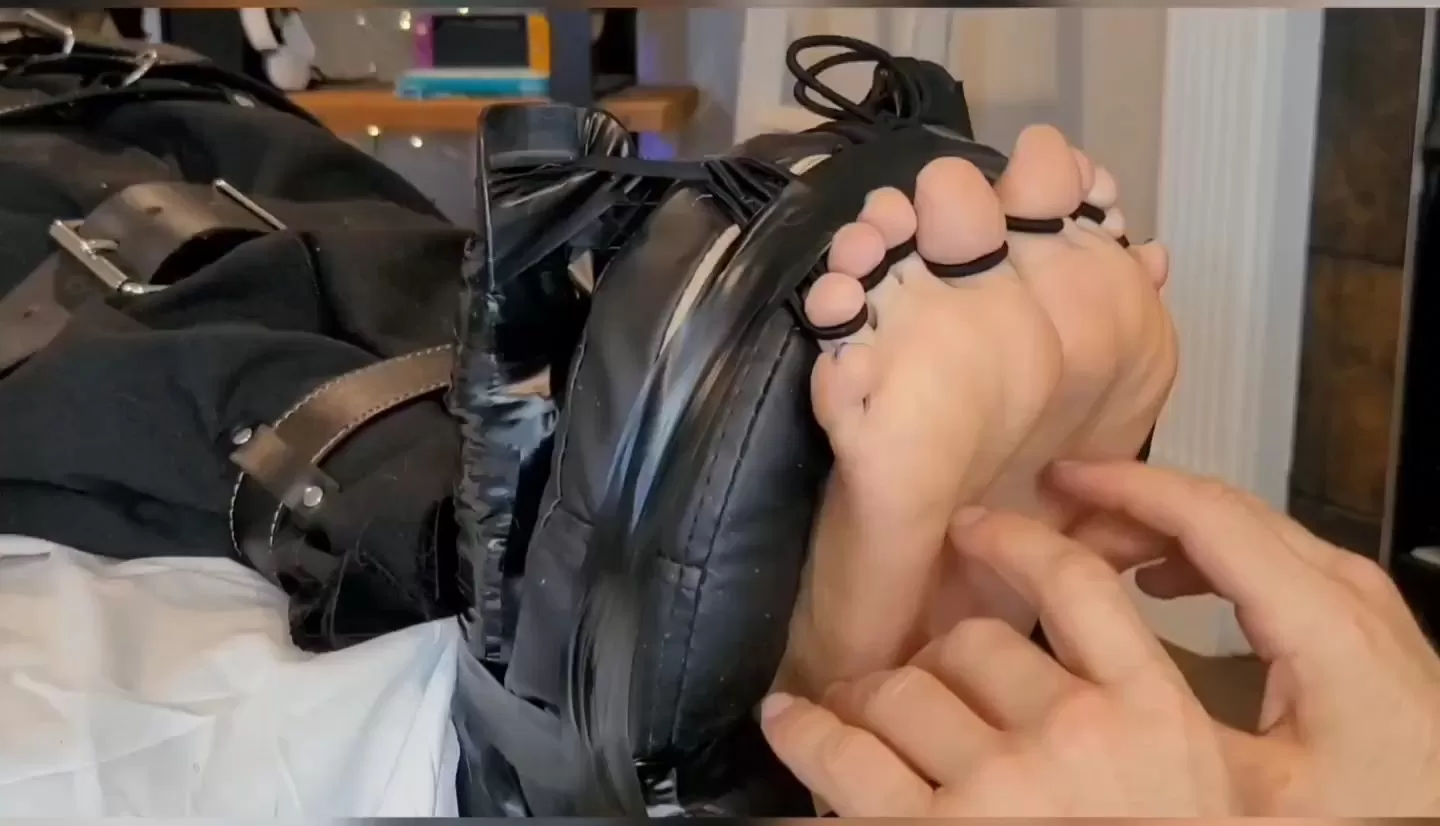 Fettish – Ticklemania 3.mp4_snapshot_00.38.07.000.webp