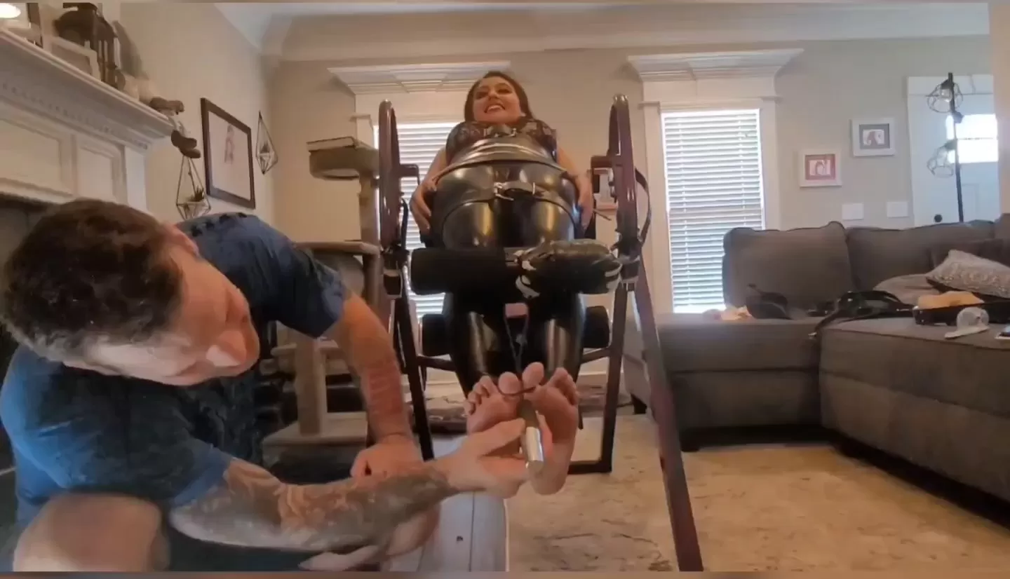 Fettish – Ticklemania 3.mp4_snapshot_00.58.15.000.webp