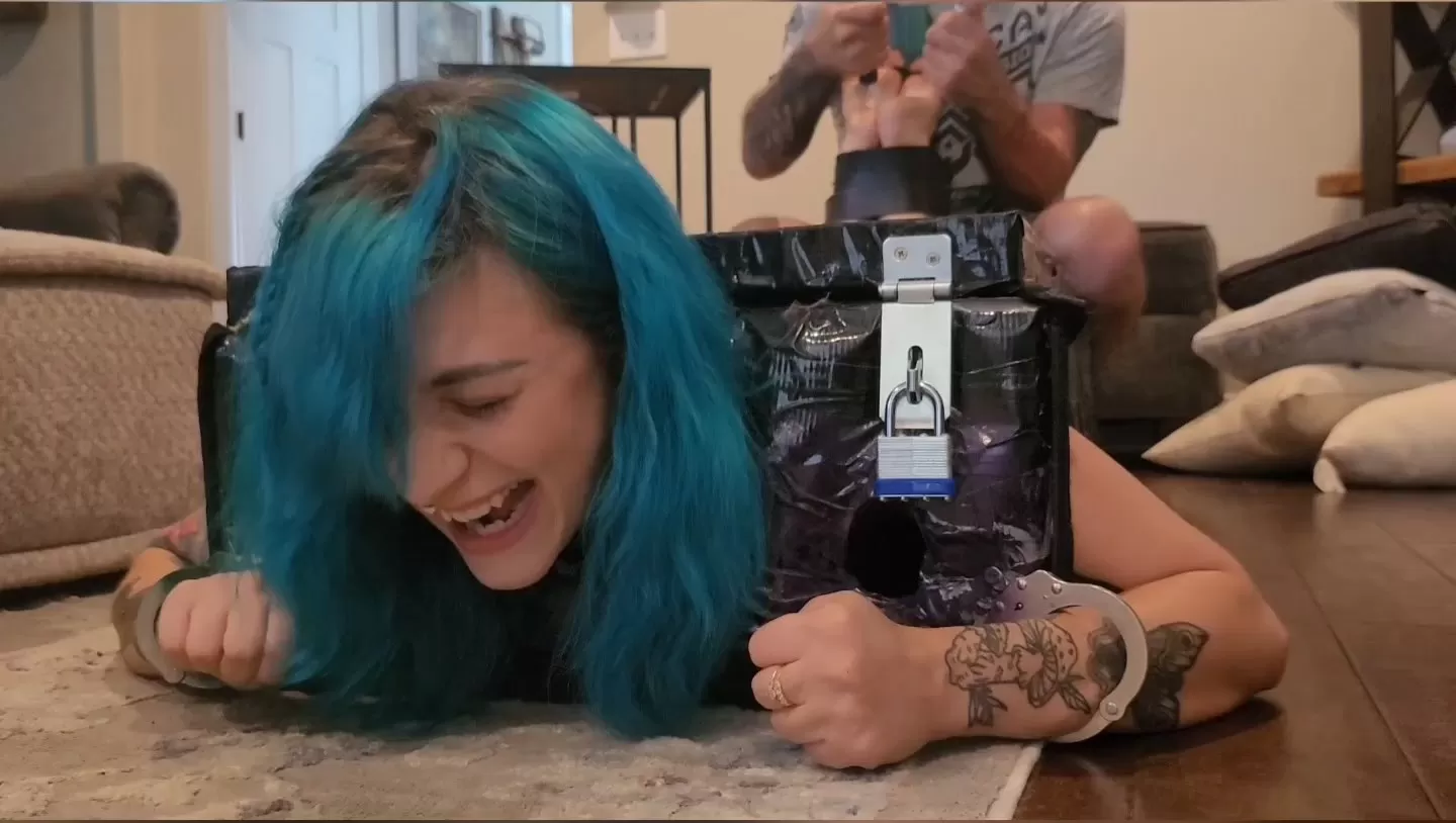 Fettish – When The Box Is Rockin.mp4_snapshot_05.06.000.webp