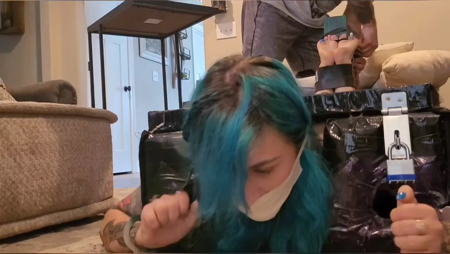 Fettish – When The Box Is Rockin.mp4_snapshot_17.04.000.webp