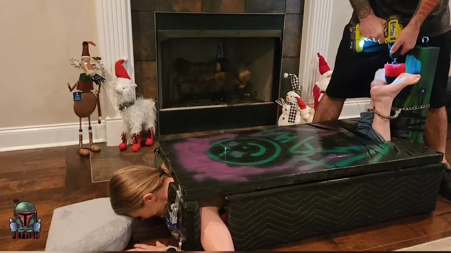 Fettish – HOSTickEL – Kitty Quinn.mp4_snapshot_01.32.732.webp