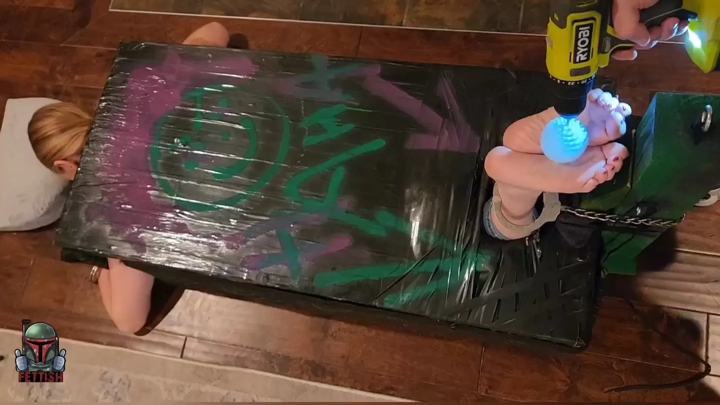 Fettish – HOSTickEL – Kitty Quinn.mp4_snapshot_05.40.000.webp