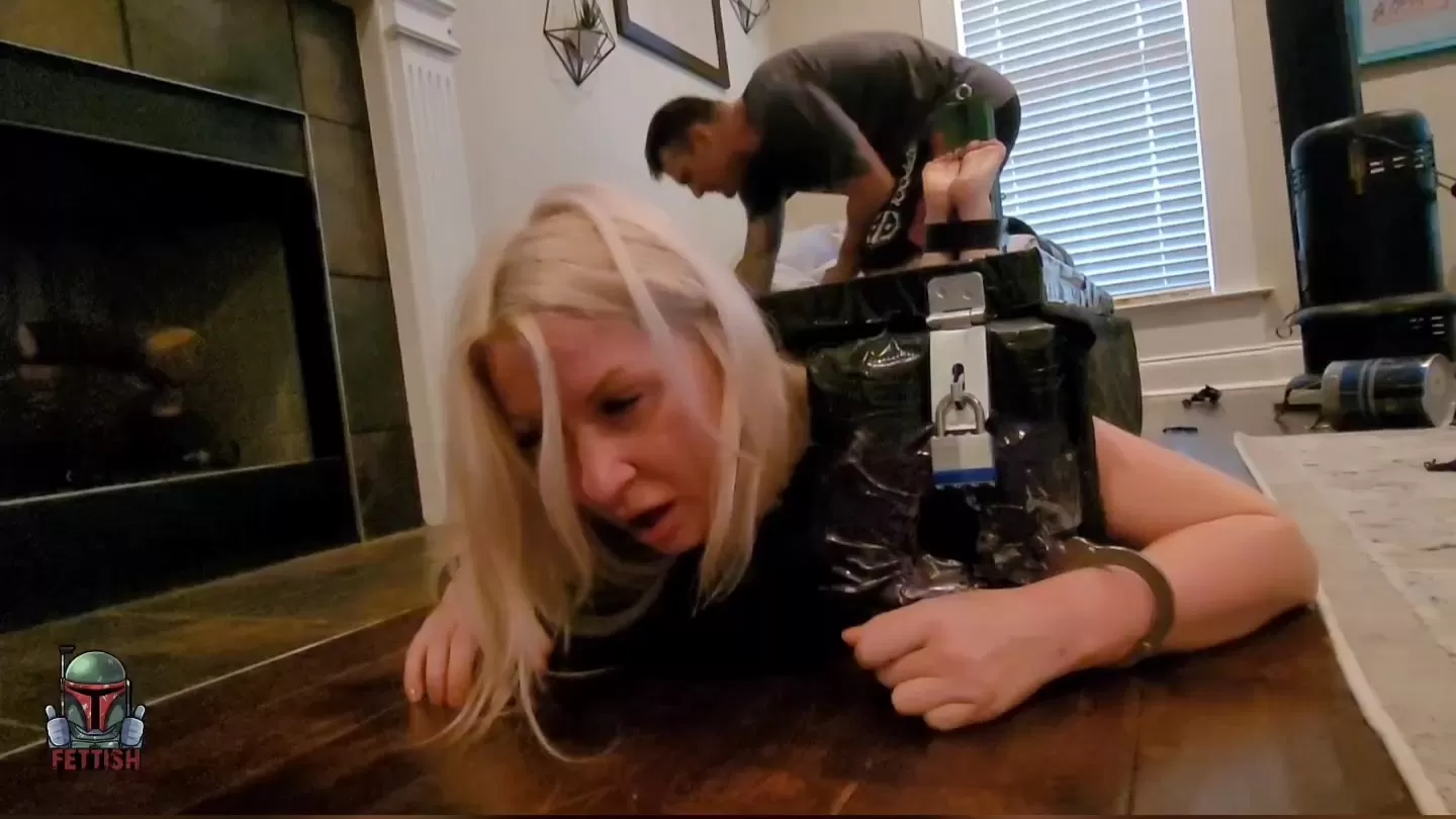 Fettish – HOSTickEL – Sydney Paige.mp4_snapshot_02.57.000.webp