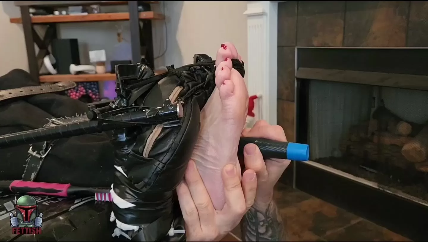 Fettish – The Tickle Table – Kitty Quinn.mp4_snapshot_08.16.000.webp