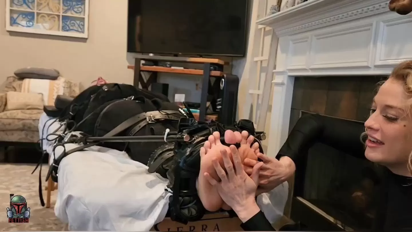 Fettish – The Tickle Table – Liz River.mp4_snapshot_20.57.000.webp