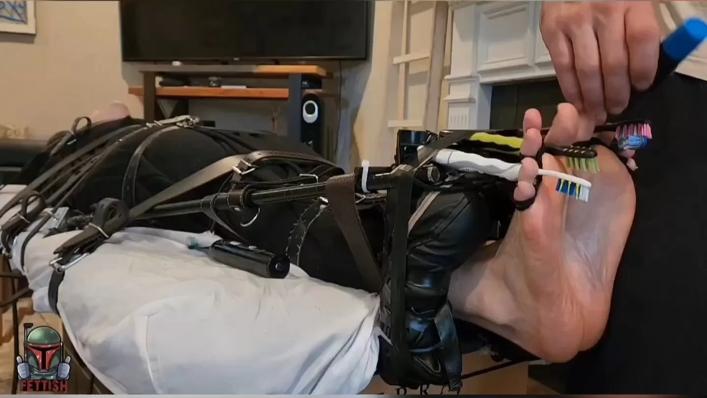 Fettish – The Tickle Table – Paula Diamonds.mp4_snapshot_21.13.000.webp