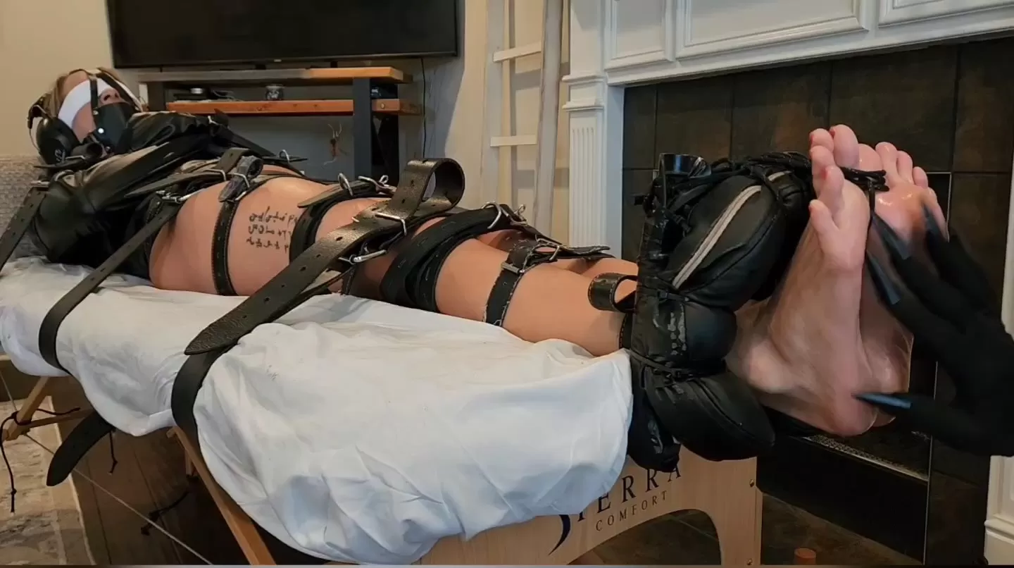 Fettish – Totally Helpless – Bella Ink.mp4_snapshot_04.16.000.webp