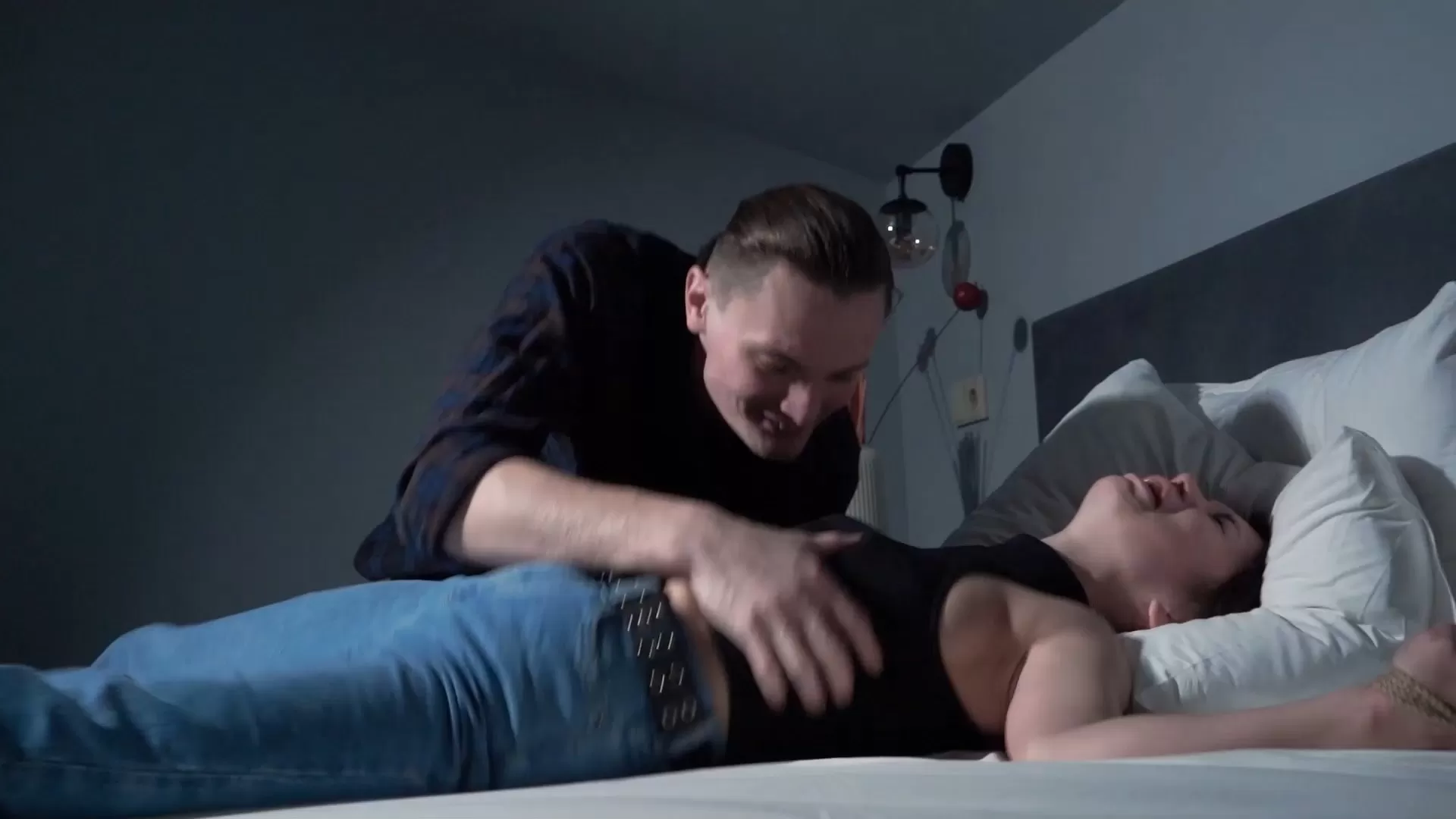 Bondagio – Sexy Delivery Girl Agreed To Be My Tickle Toy!.mp4_snapshot_19.15.000.webp