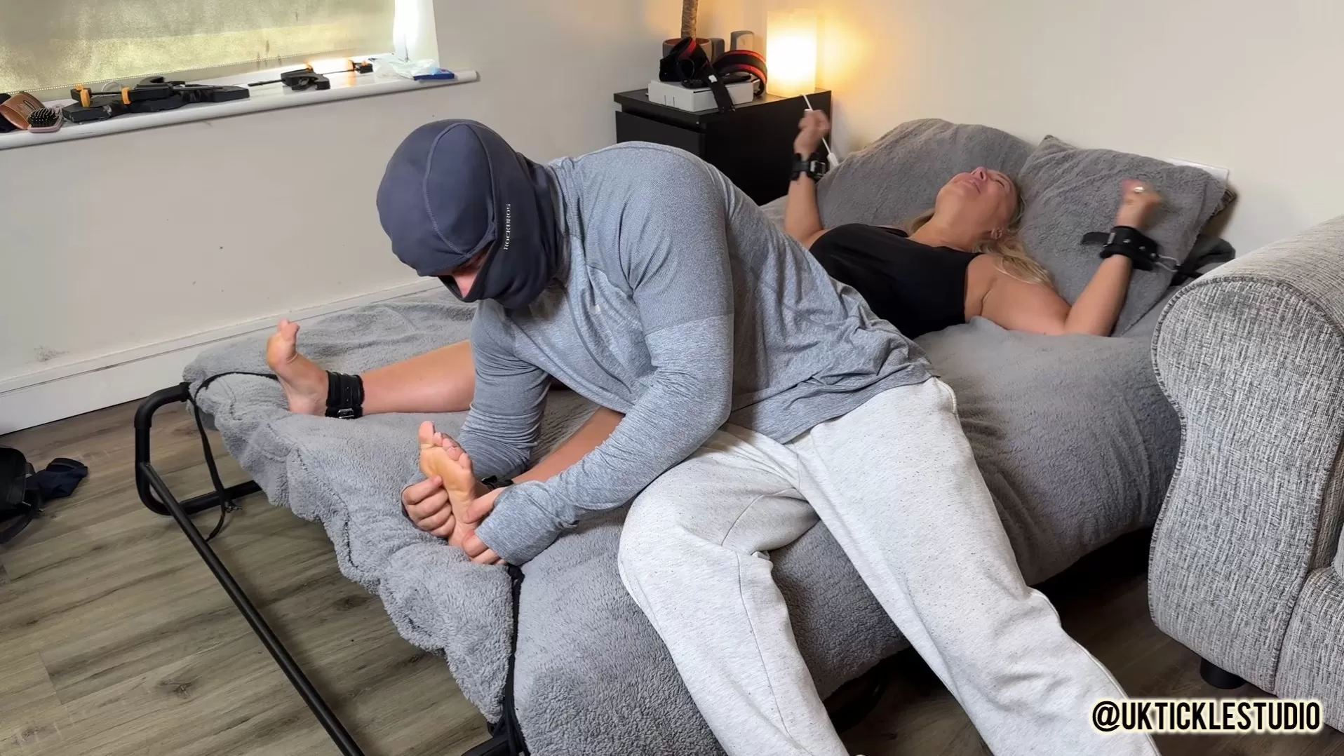 UkTickleStudio – Beth’s Bedspread Tickling Session.mp4_snapshot_03.03.333.webp