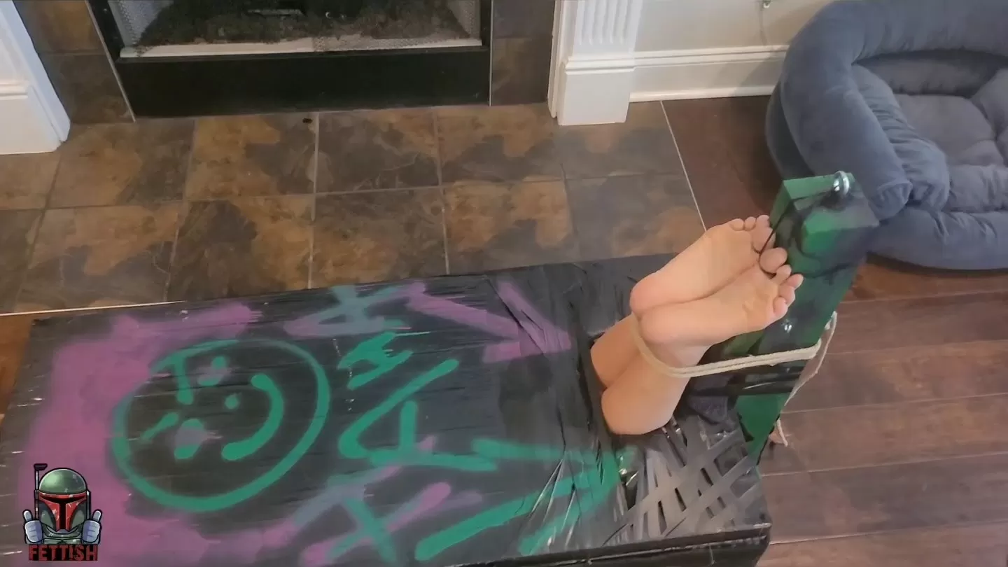 Fettish – HOSTickEL – Cheyenne Jewel.mp4_snapshot_00.32.000.webp