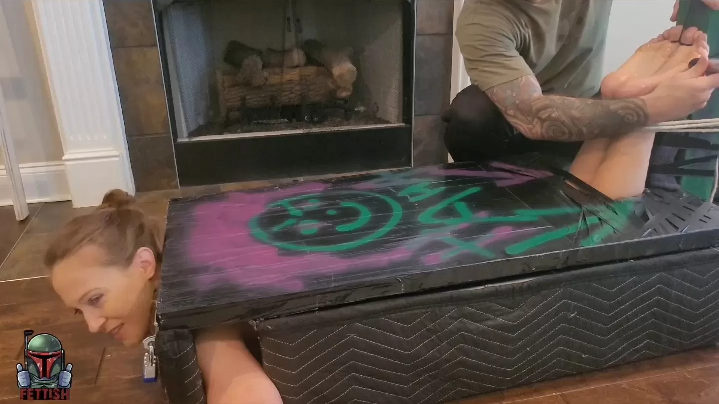 Fettish – HOSTickEL – Cheyenne Jewel.mp4_snapshot_09.30.000.webp