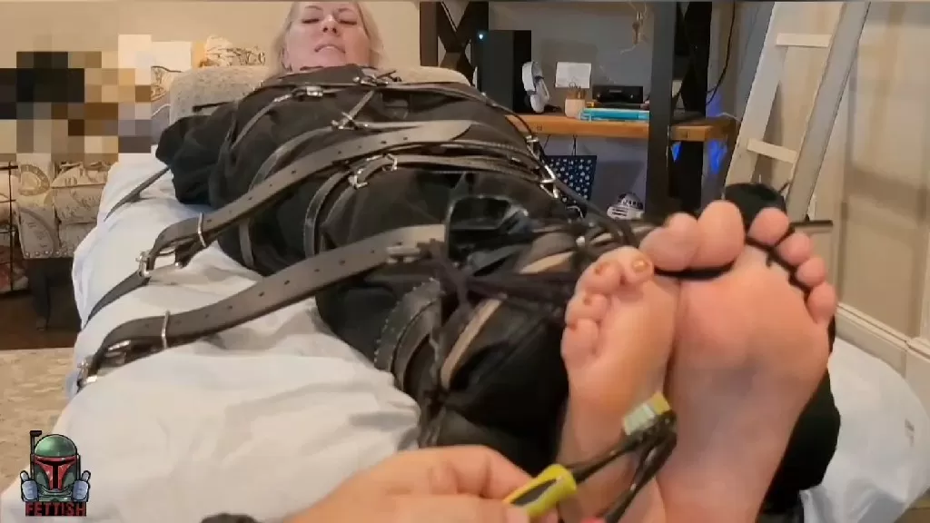 Fettish – The Tickle Table – Sydney Paige- full.mp4_snapshot_13.53.000~1.webp