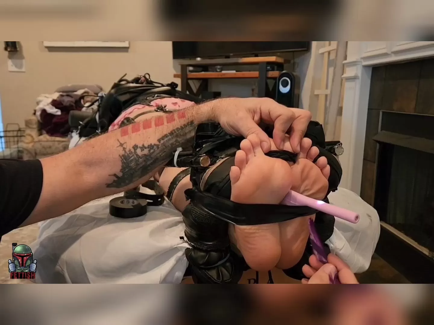 Fettish – Totally Helpless – Liz River (1).mp4_snapshot_02.04.279.webp