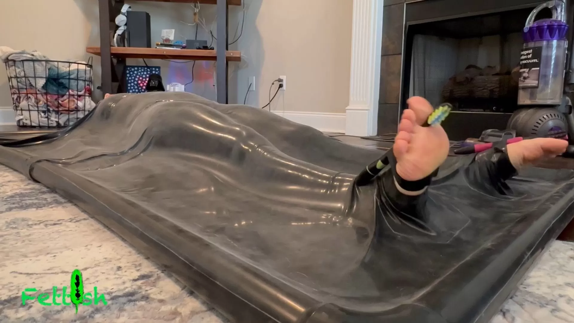 Fettish – Carbonitickle – Carmen Valentina.mp4_snapshot_09.45.000.webp