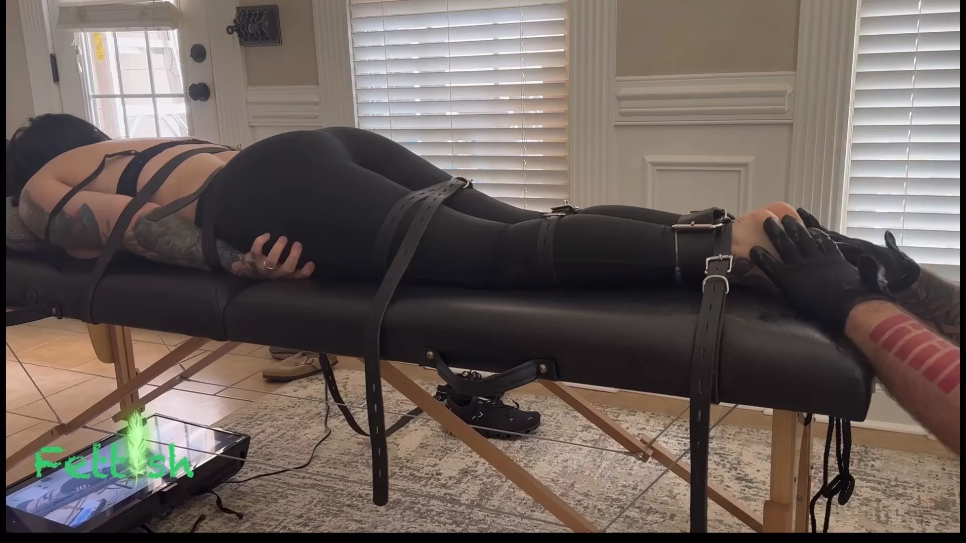 Fettish – Tickle TV – Kylie Moone.mp4_snapshot_21.23.333.webp