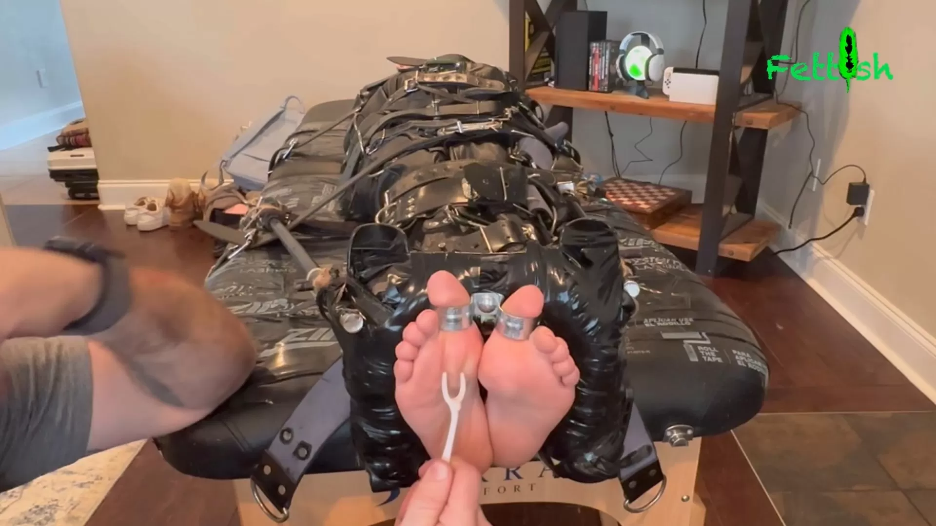 Fettish – The Tickle Table – Zelda.mp4_snapshot_08.36.666.webp