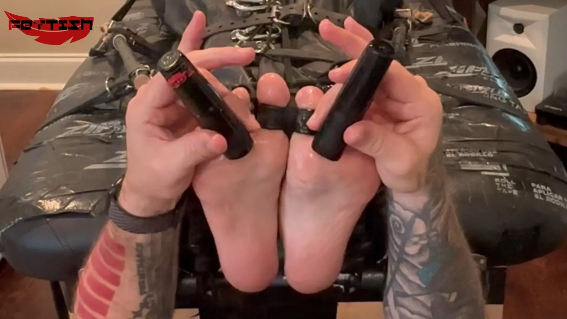 Fettish – The Tickle Table – Honey Kinkade.mp4_snapshot_15.41.666.webp