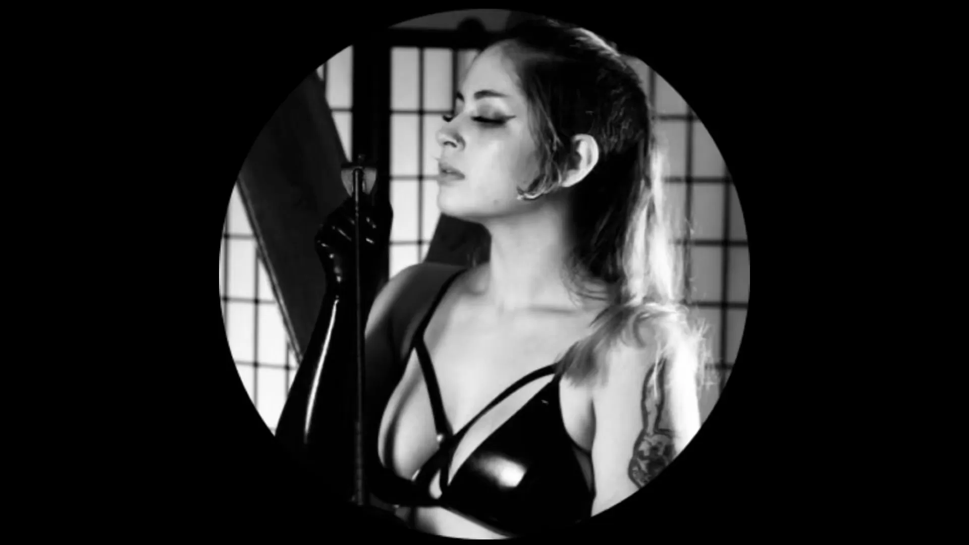 Fettish – The Tickle Table – Juni.mp4_snapshot_00.08.333.webp