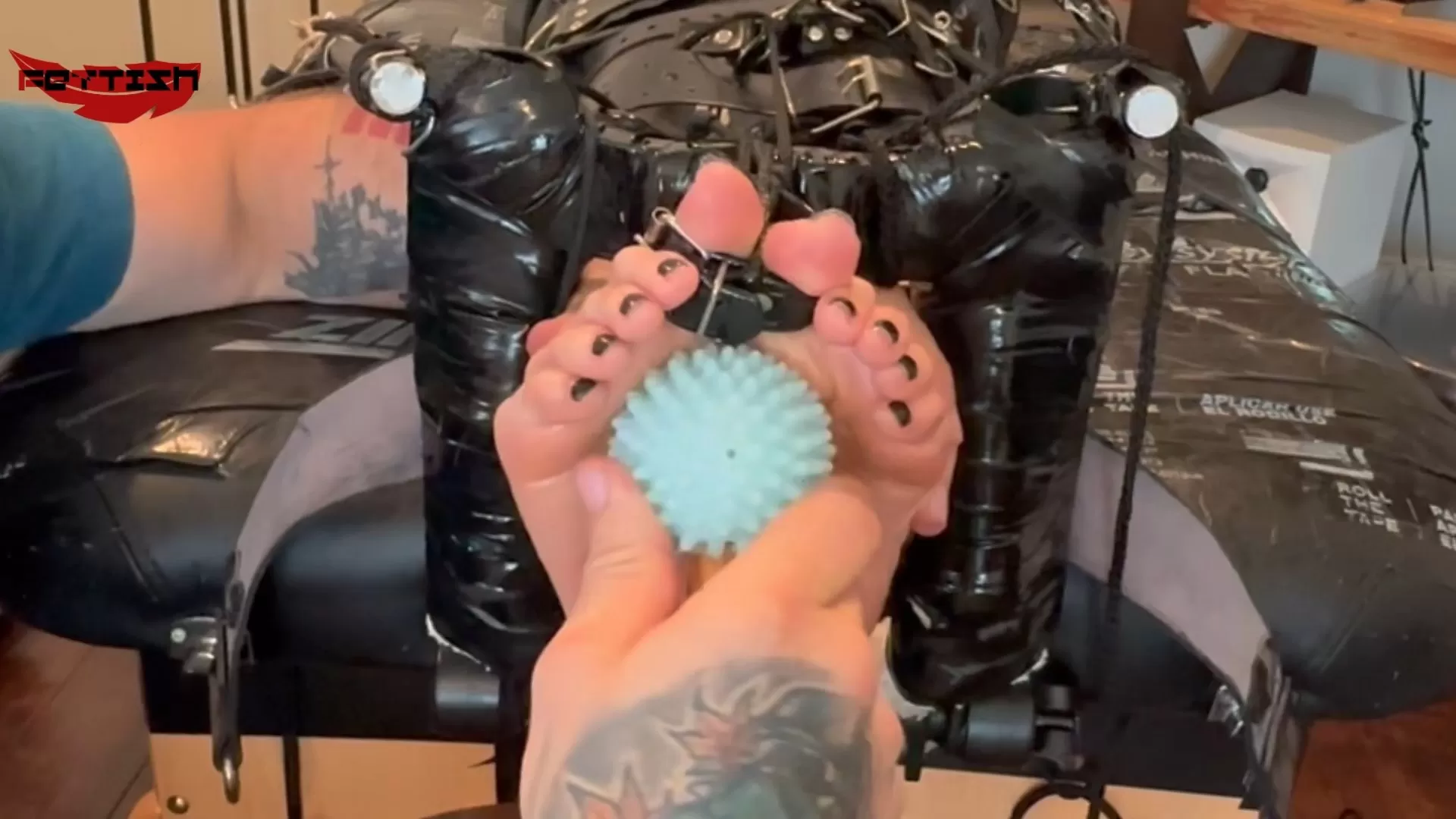 Fettish – Tickle Dice – Scarlett Storm.mp4_snapshot_15.41.666.webp