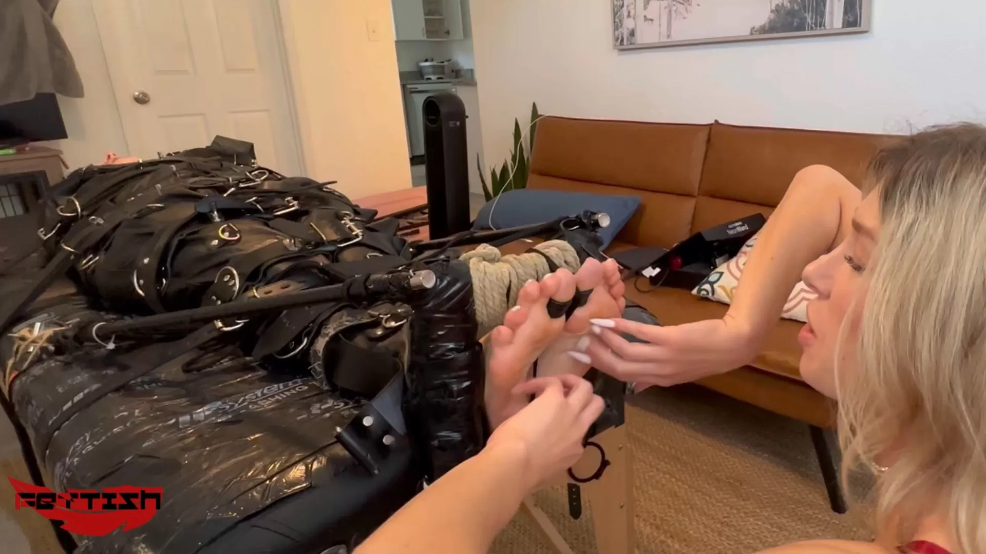 Fettish – Tickle Table – Lana Blade.mp4_snapshot_05.50.000.webp