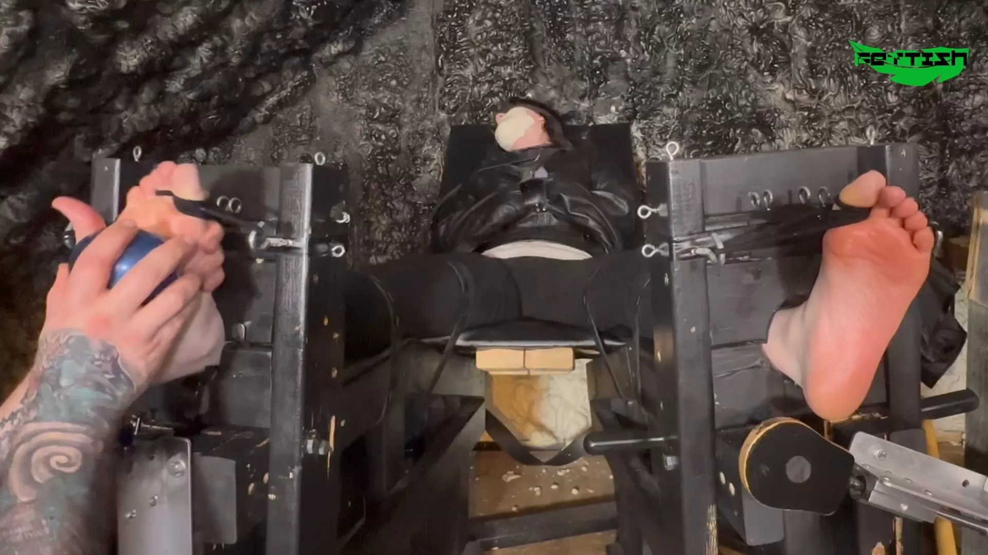 Fettish – Tickle Therapy Challenge – Amecia.mp4_snapshot_11.40.000.webp