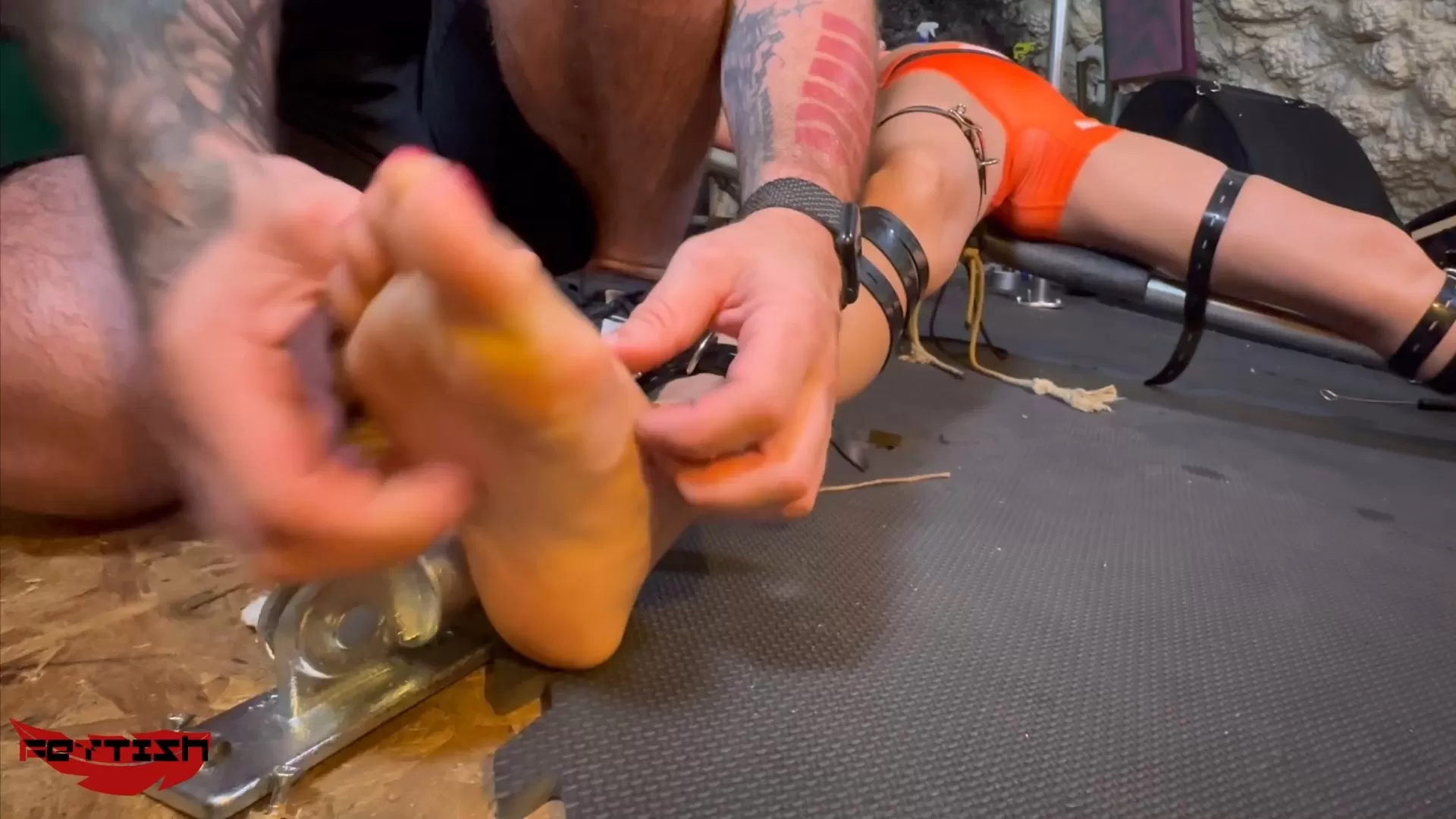 Fettish – Tickled In Steel – Lil’ Mizz Unique.mp4_snapshot_06.31.666.webp