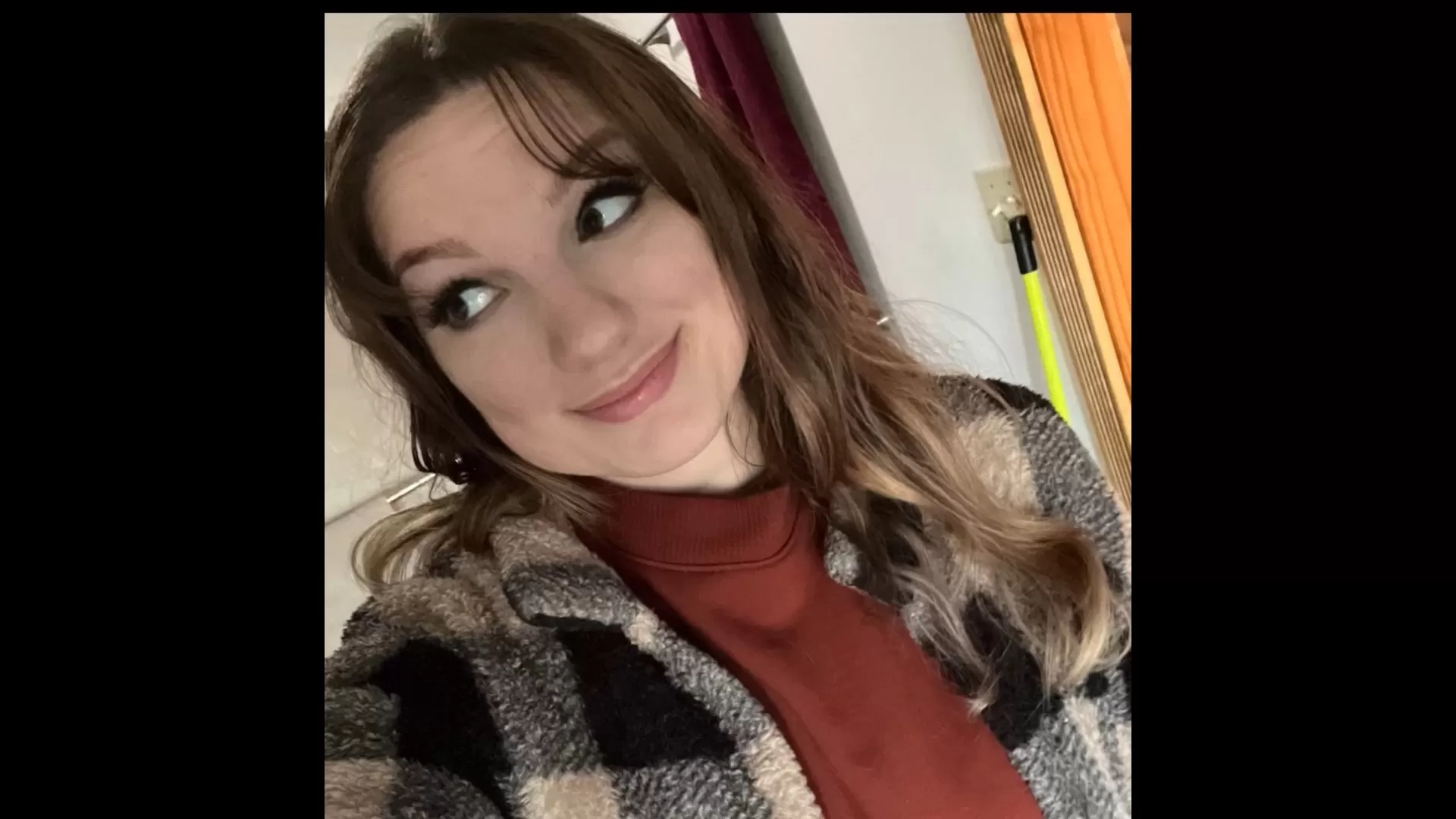 Fettish – Jokers Throne – Config 2 – Nikki Sabel.mp4_snapshot_00.07.700.webp