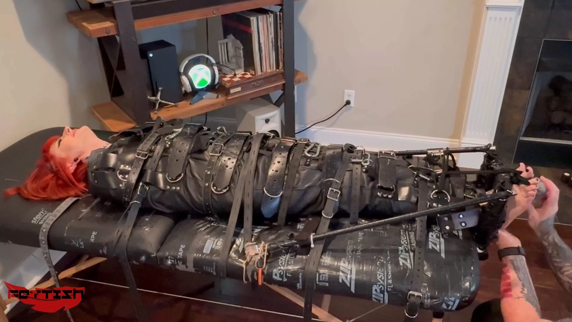 Fettish – The Tickle Table – Zelda II.mp4_snapshot_09.43.000.webp