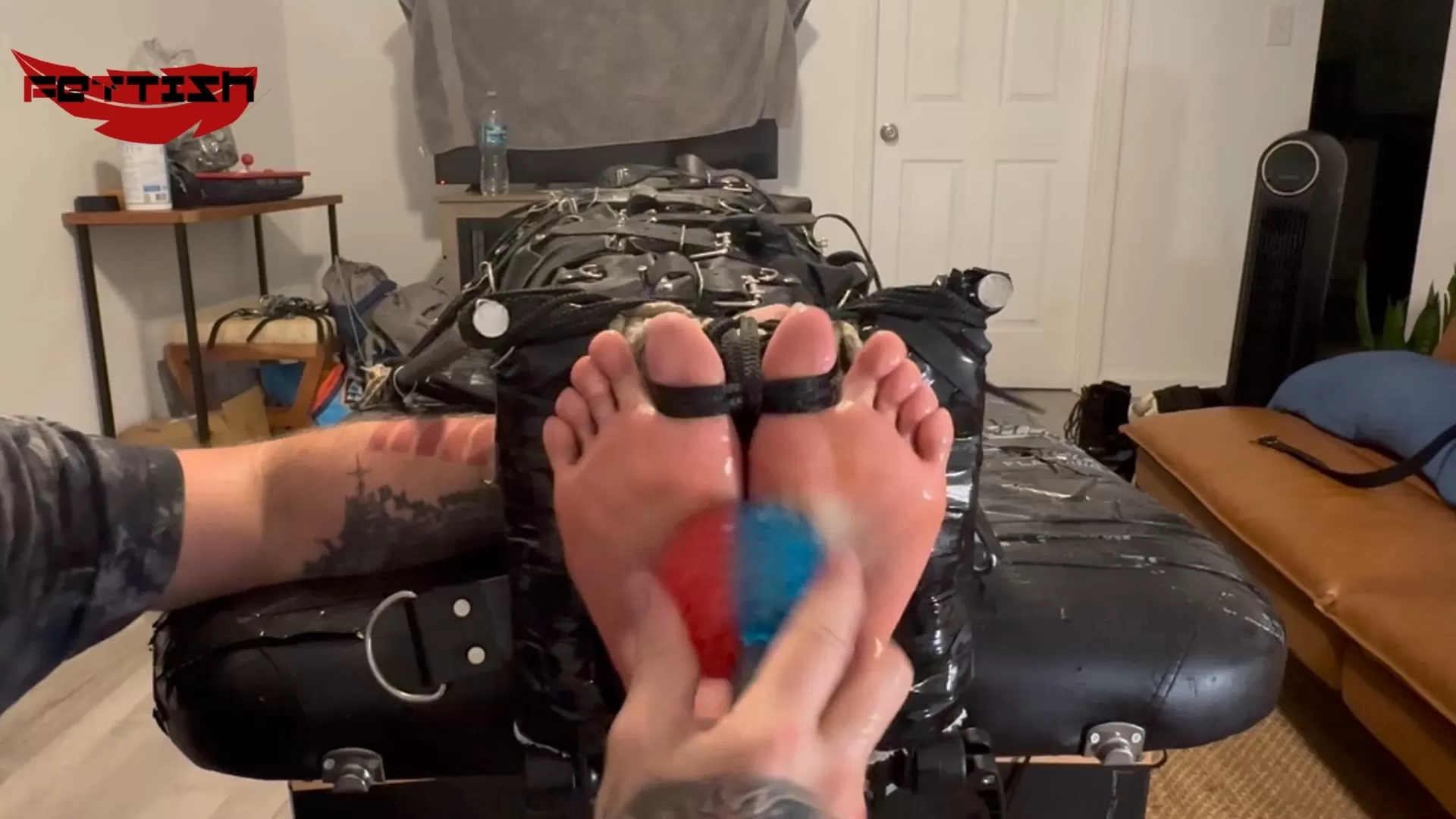 Fettish – The Tickle Table – Goddess Jess.mp4_snapshot_09.13.000.webp