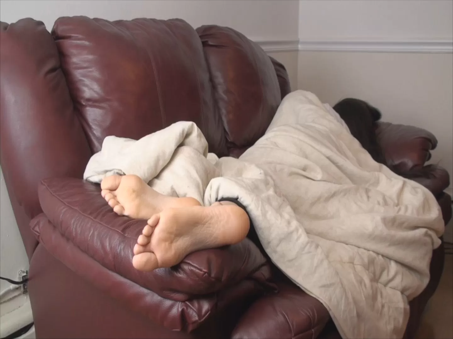 TheTickleRoom - Long Weekend Friday Day 2 Ivonnes Wake Up Tickle.mp4_snapshot_00.webp