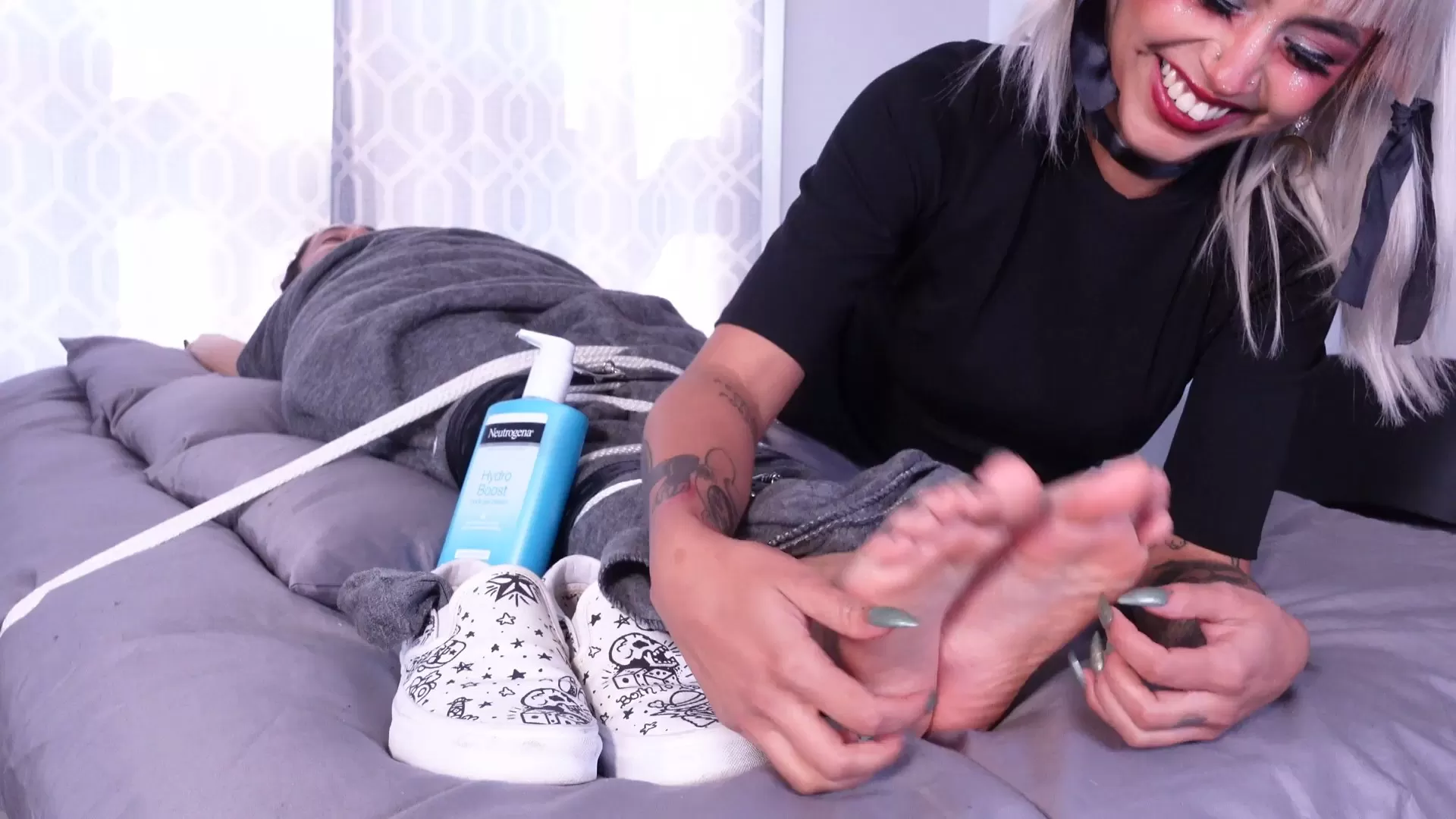 TheTickleRoom – Alice Gets Allison!.mp4_snapshot_03.06.219.webp