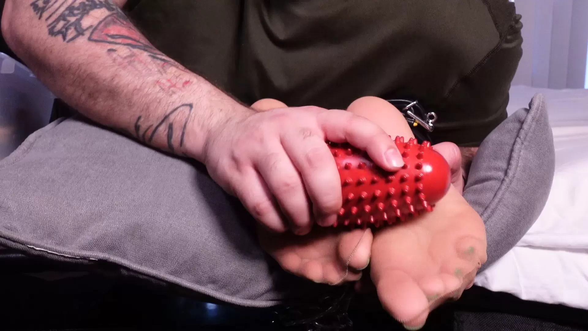 TheTickleRoom – Finas Facedown Nylons to Bare!.mp4_snapshot_02.05.158.webp