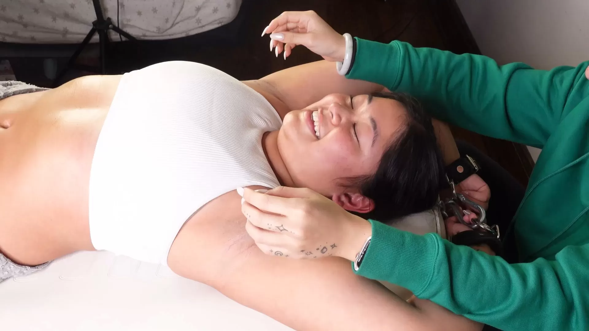 TheTickleRoom – Jei Jeis Armpit and Tummy Tickle!.mp4_snapshot_05.04.637.webp