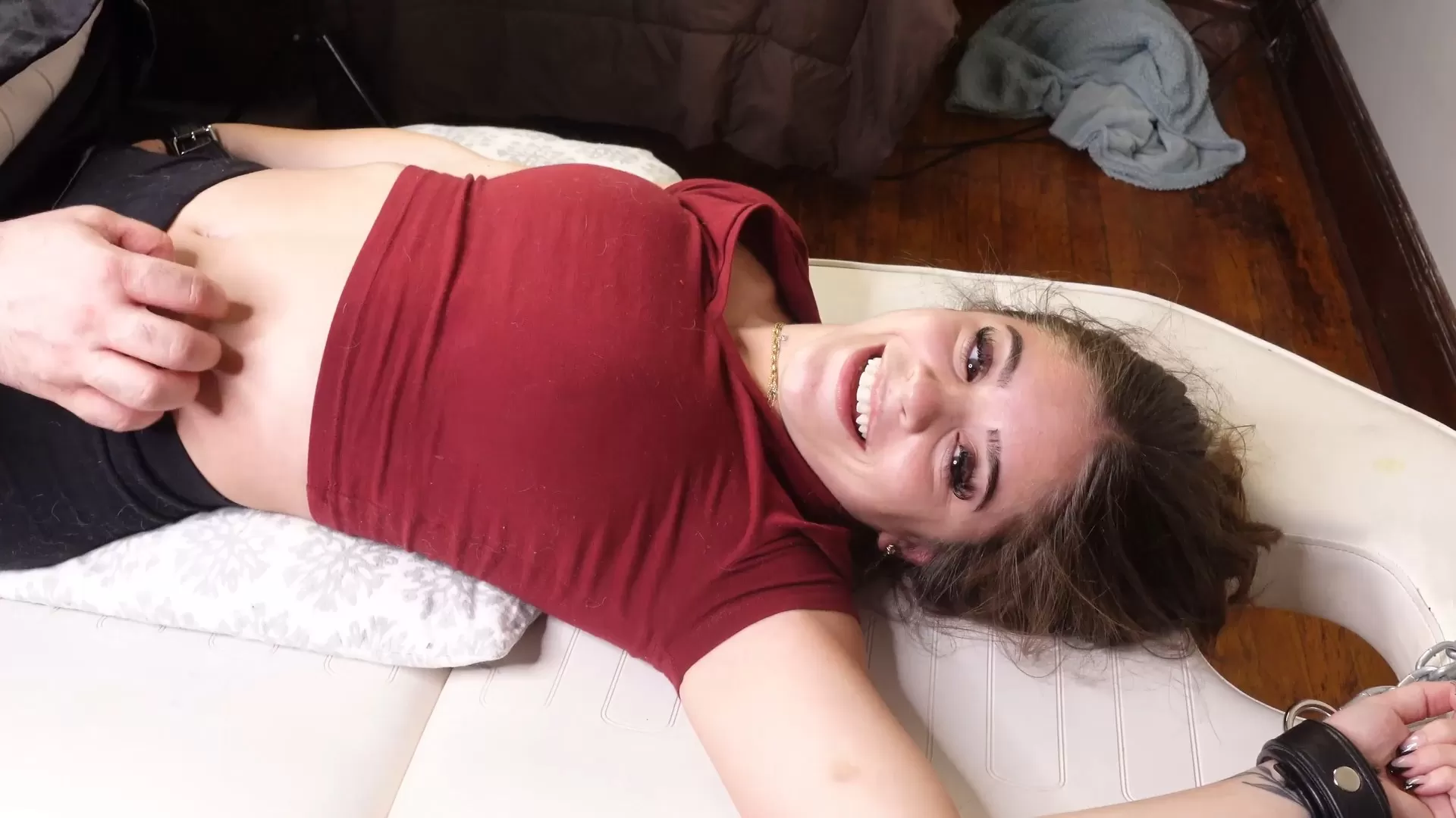 TheTickleRoom – Queen Dalvinas Upperbody Disaster.mp4_snapshot_04.43.116.webp